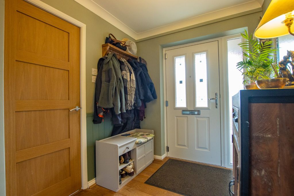 Property photo 3 of 30 5696095