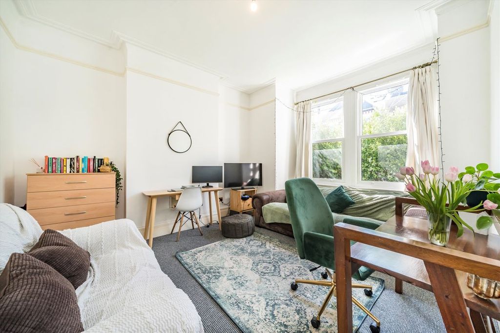 Property photo 2 of 6