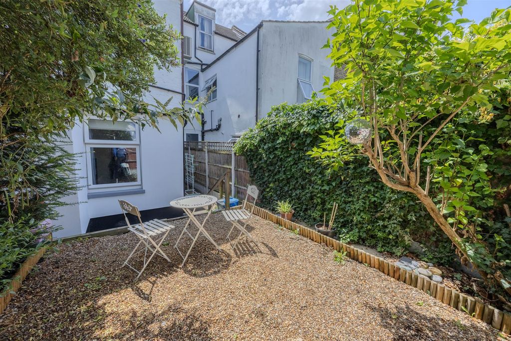Property photo 3 of 12 Garden