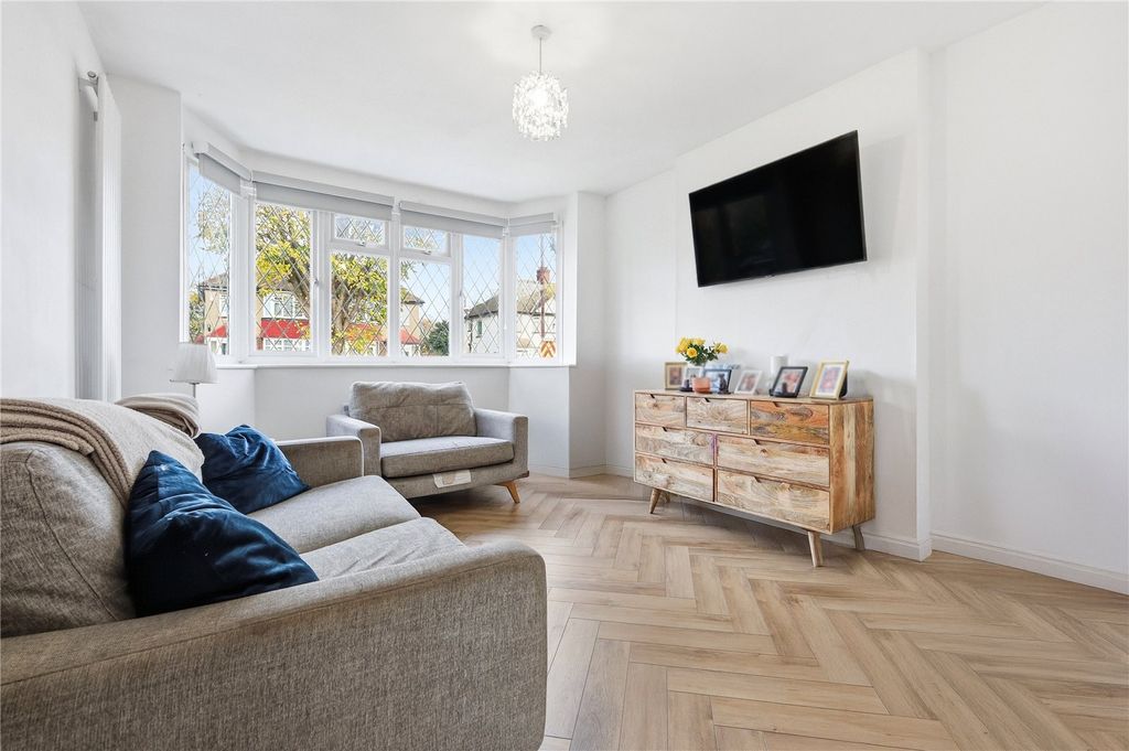 Property photo 2 of 21 Picture No. 11