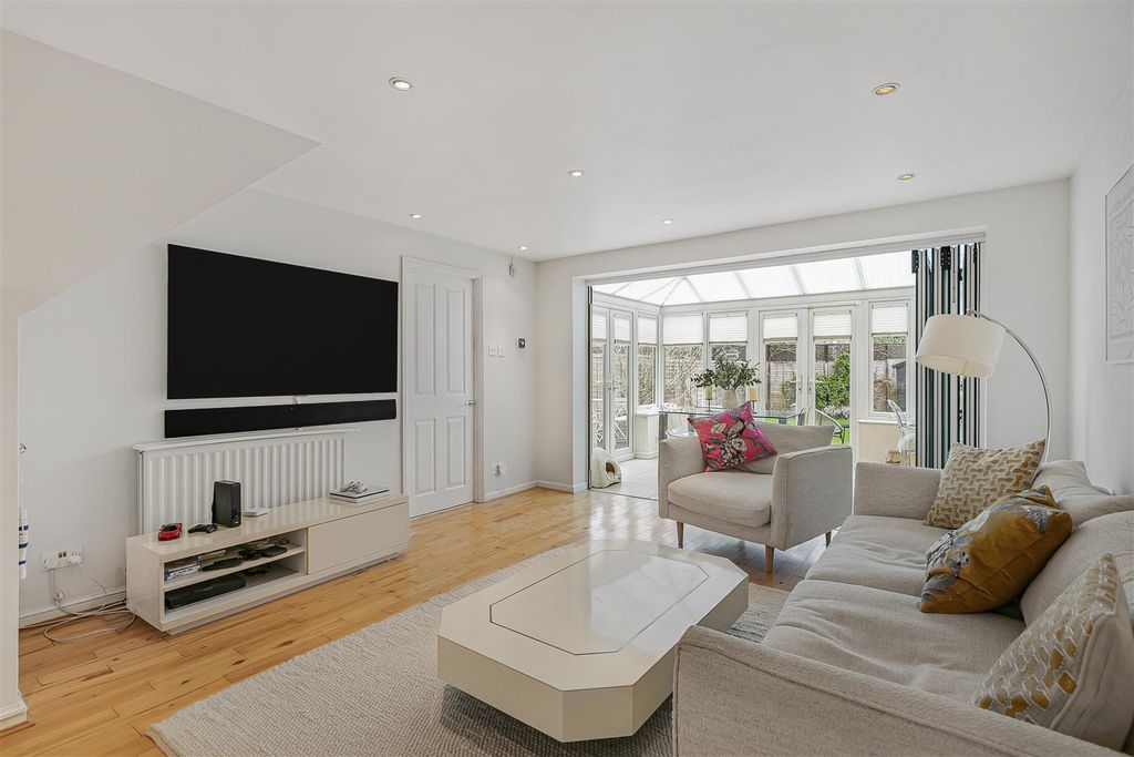 Property photo 3 of 28