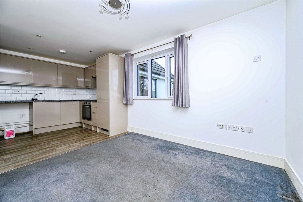 Property photo 3 of 9 Lounge/Kitchen