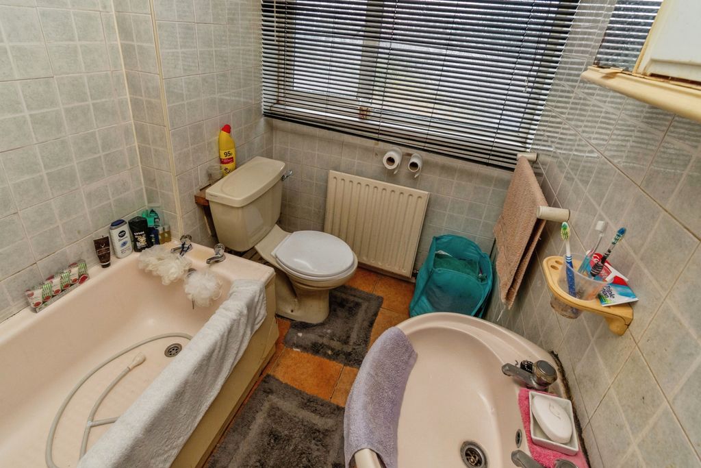 Property photo 3 of 15 Bathroom