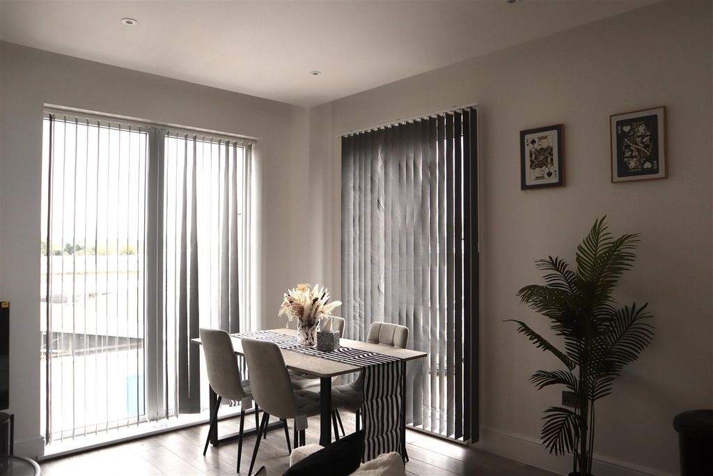 Property photo 2 of 10 Dining.Jpg