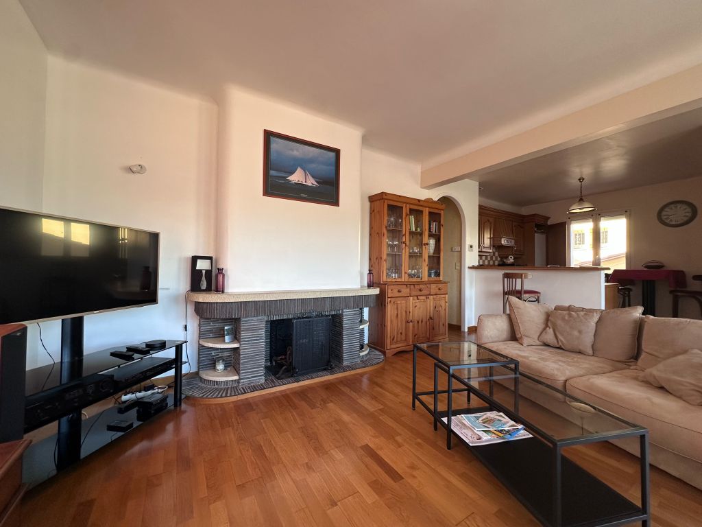 Property photo 2 of 21