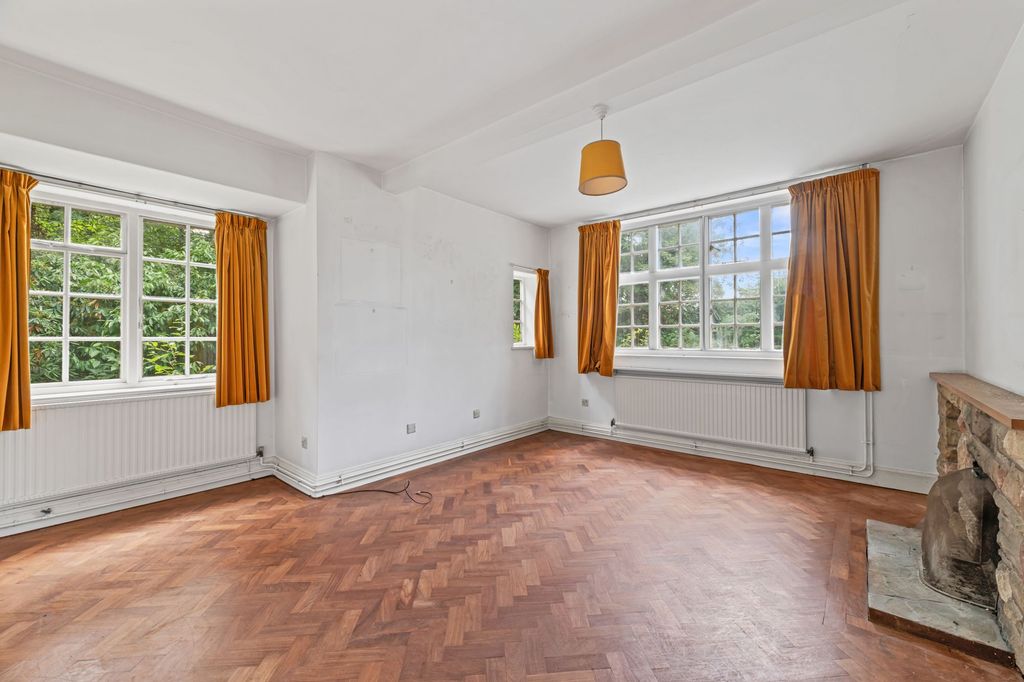 Property photo 3 of 31