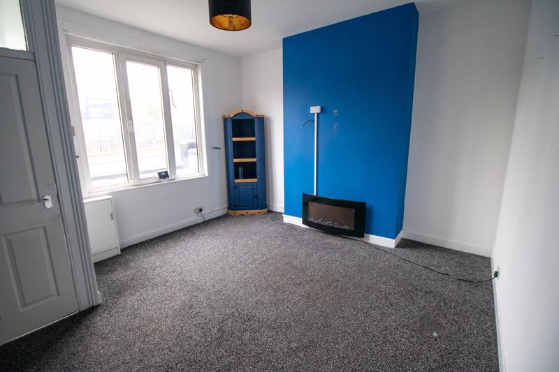 Property photo 3 of 11 Lounge