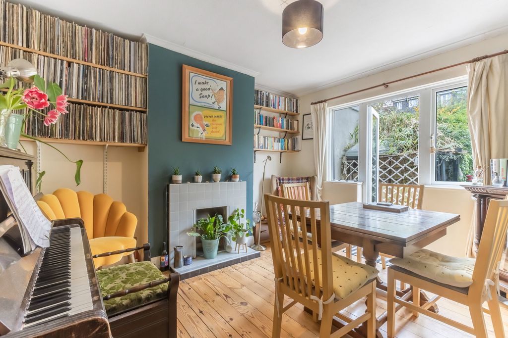 Property photo 3 of 21