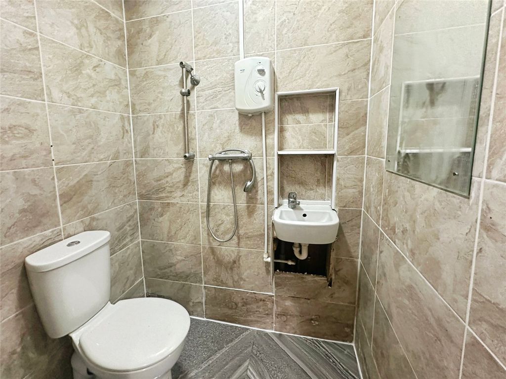 Property photo 3 of 7 Shower