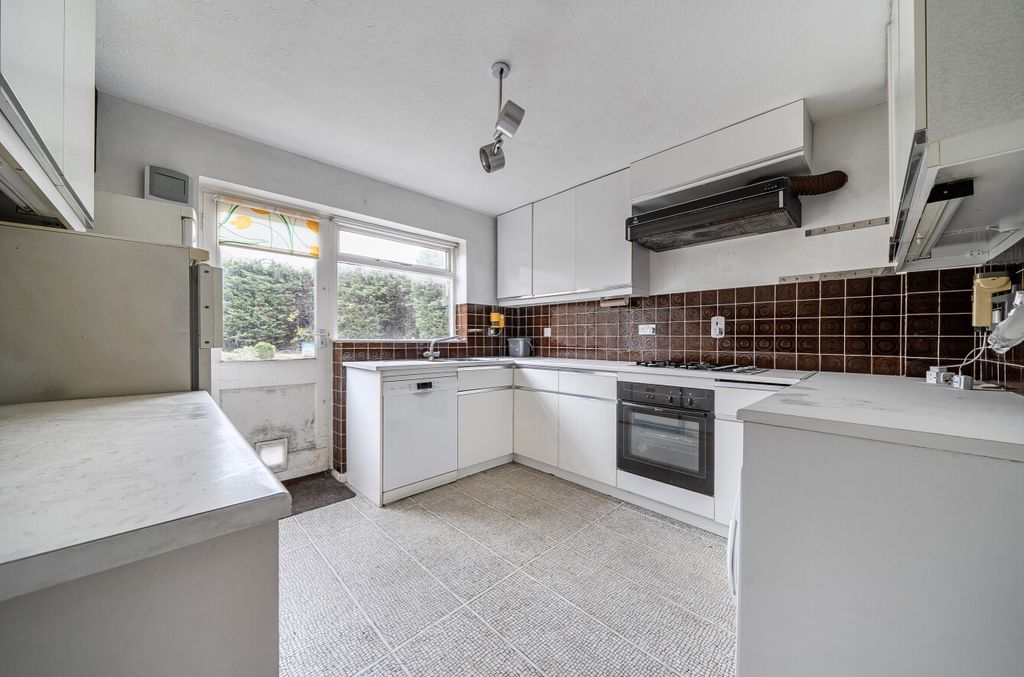 Property photo 3 of 16 1419623-16-699c52...