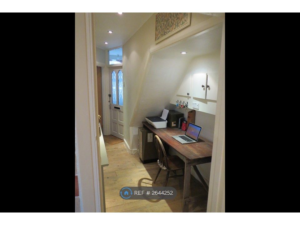 Property photo 3 of 10 Hallway