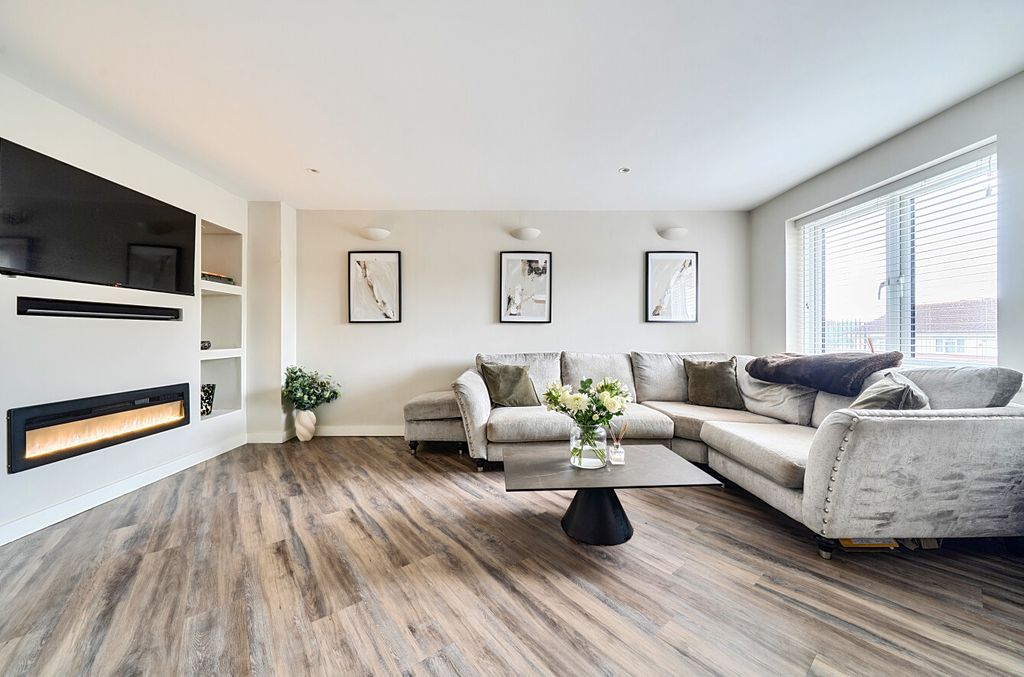 Property photo 2 of 20 1457933-19-6A01E6...