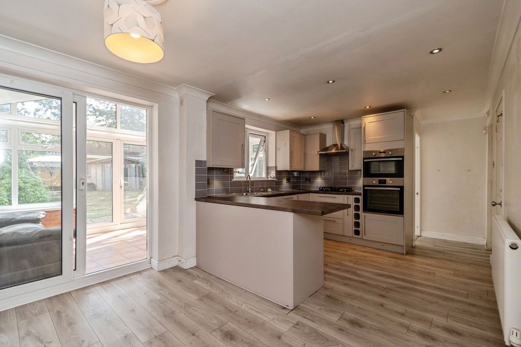 Property photo 2 of 25 Kitchen Diner