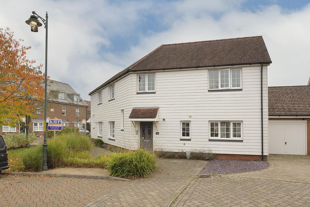 Property photo 1 of 16 Front