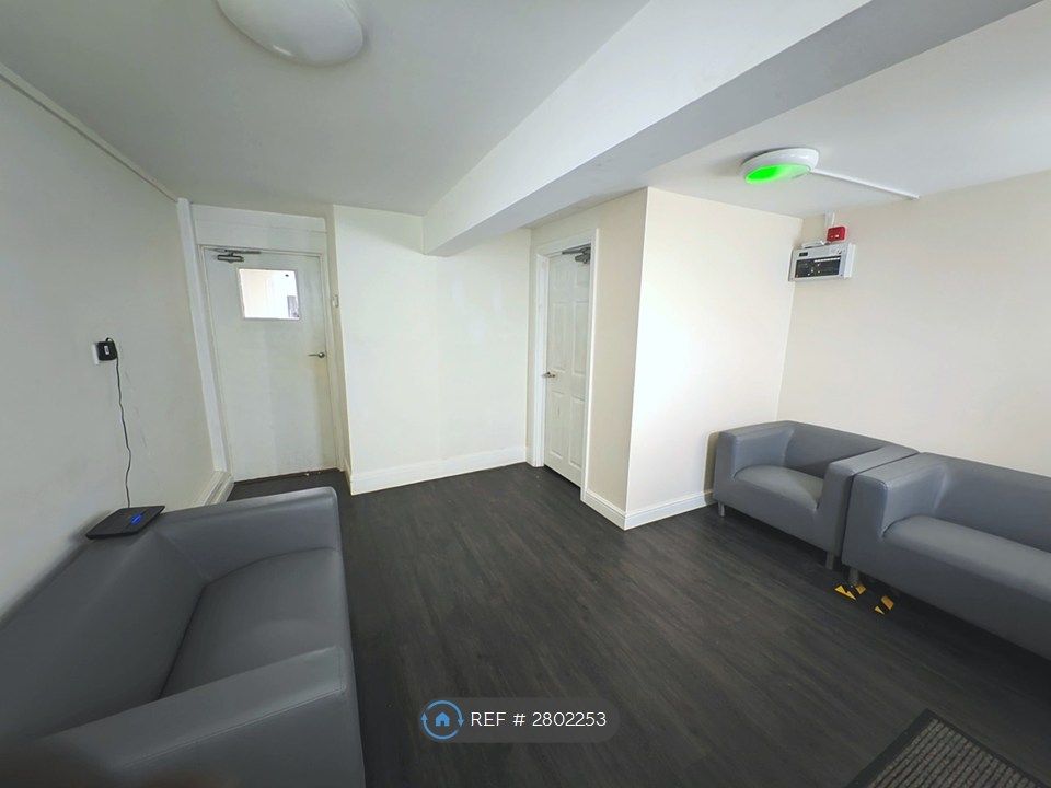 Property photo 1 of 8 Shared Living Room