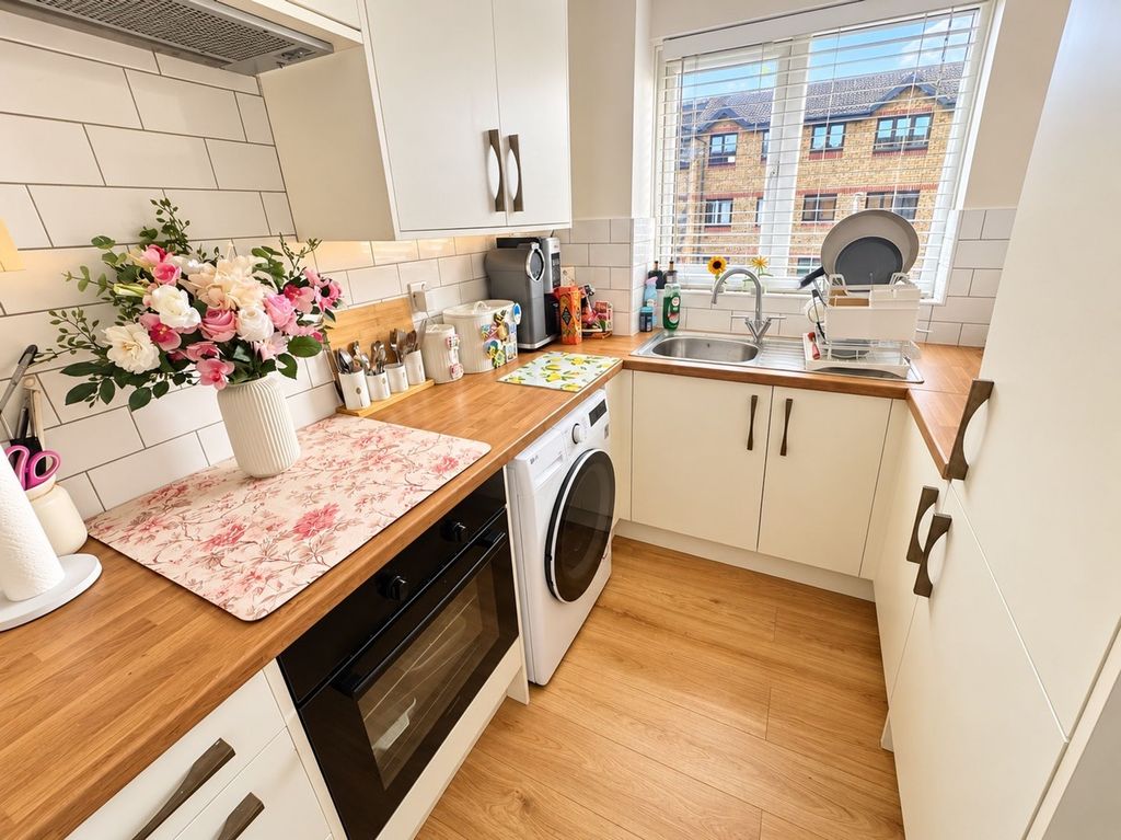 Property photo 3 of 5 Kitchen
