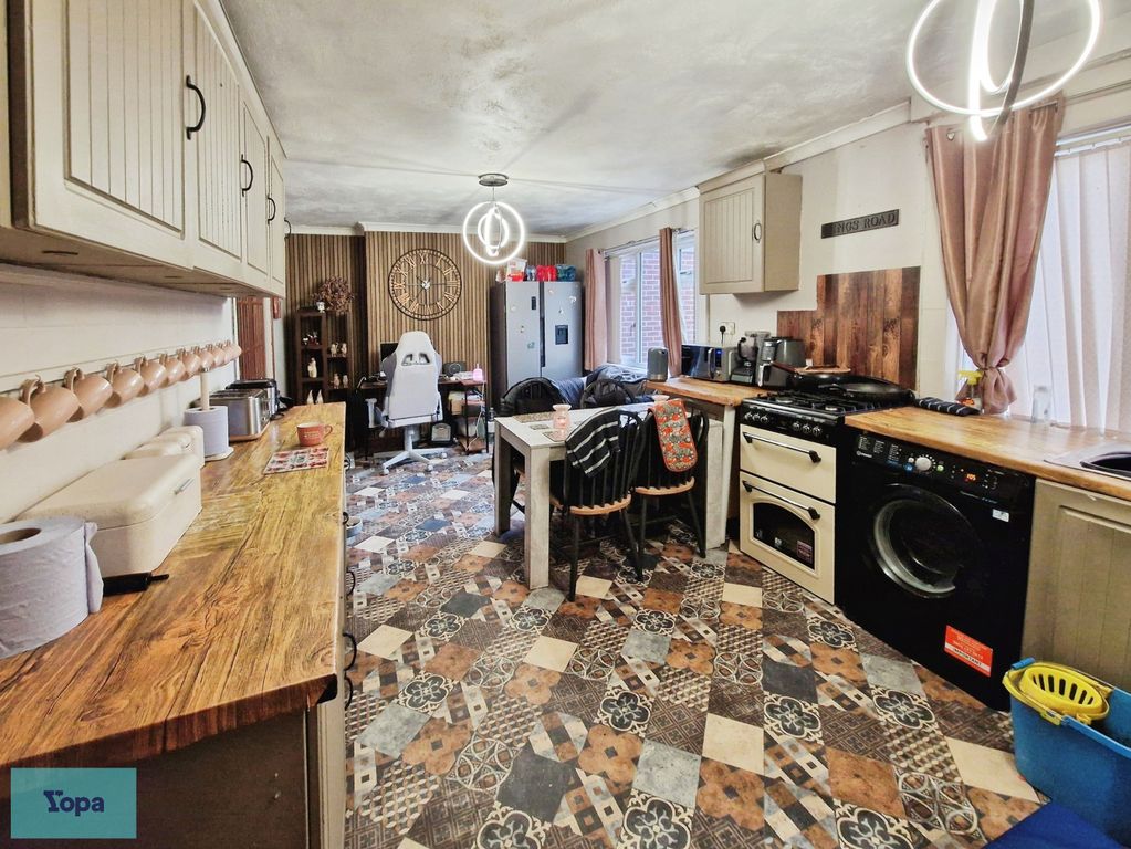 Property photo 3 of 13 7B49d4F4-1000075069