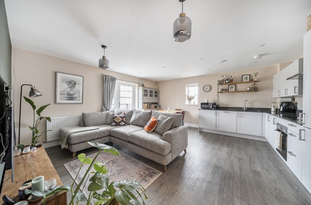 Property photo 2 of 10 1348567-1-68B8055...