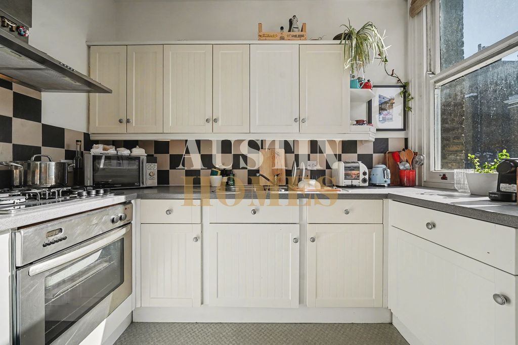 Property photo 3 of 12