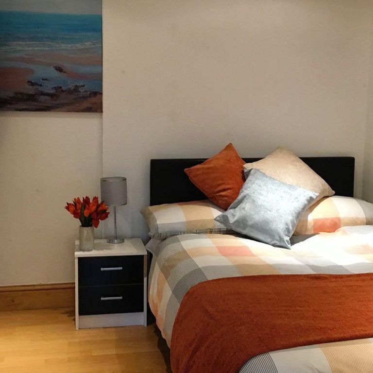 Property photo 2 of 9 Room.Jpg