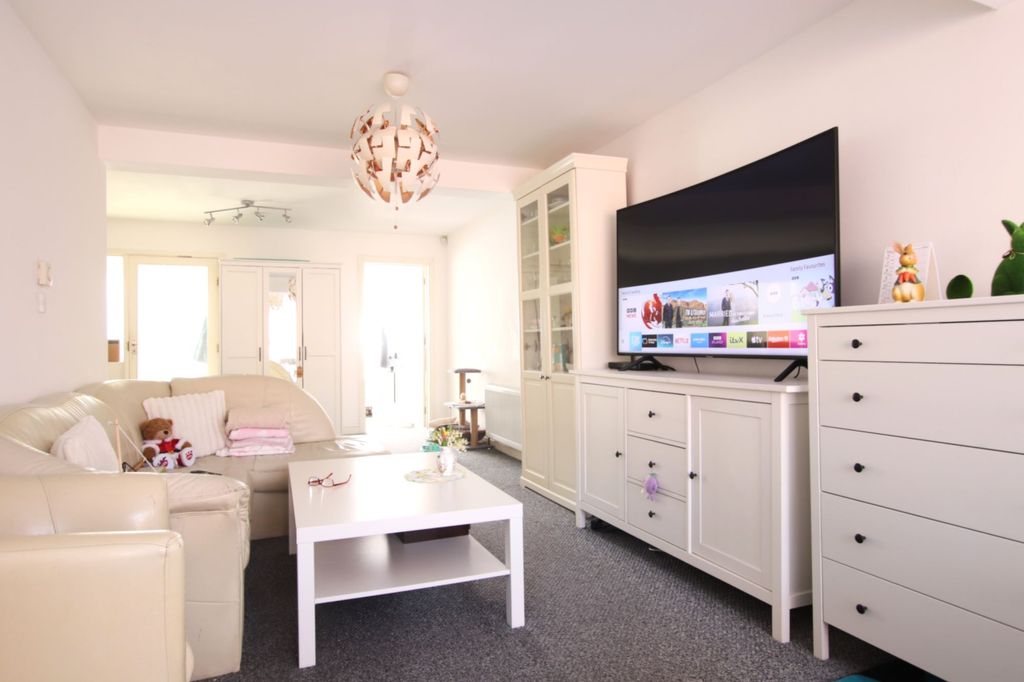 Property photo 2 of 12 Img_2443