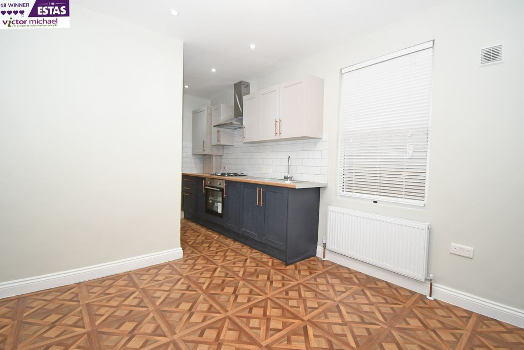 Property photo 3 of 6 2653383