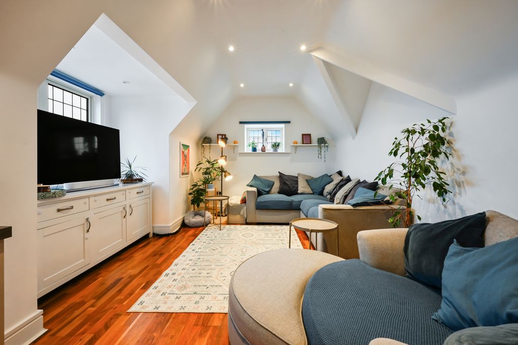 Property photo 2 of 21 Picture No. 13