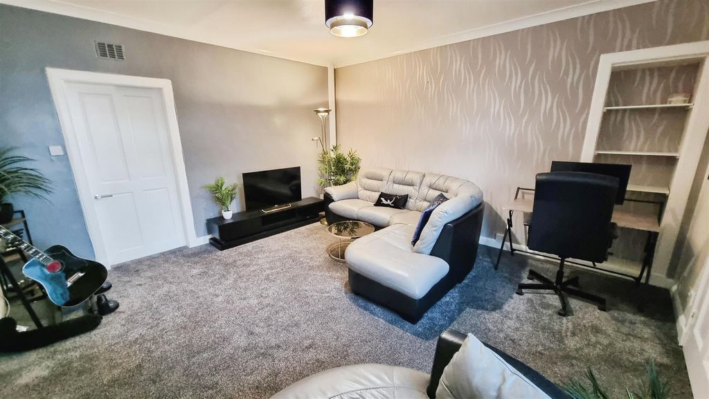 Property photo 3 of 12 Rdc0412Levi Lounge (2).Jpg