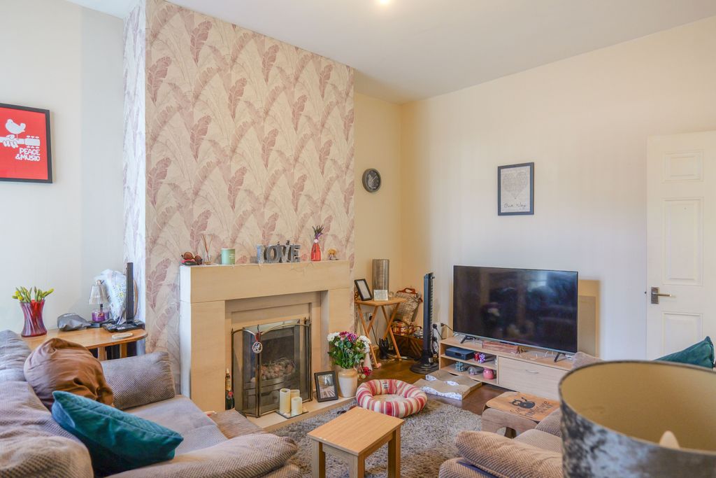 Property photo 2 of 33