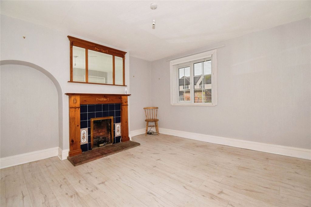 Property photo 2 of 18 Lounge