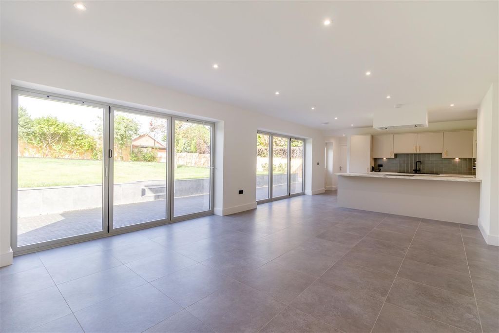 Property photo 2 of 38 8657257-Interior15.Jpg