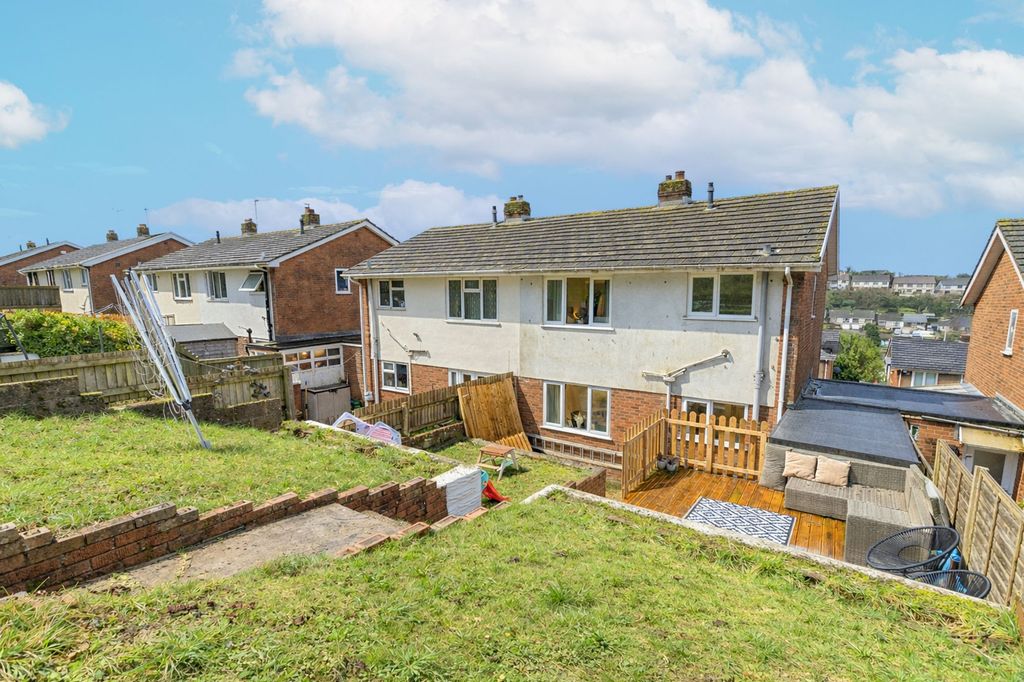 Property photo 2 of 25