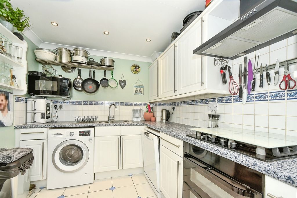 Property photo 3 of 12