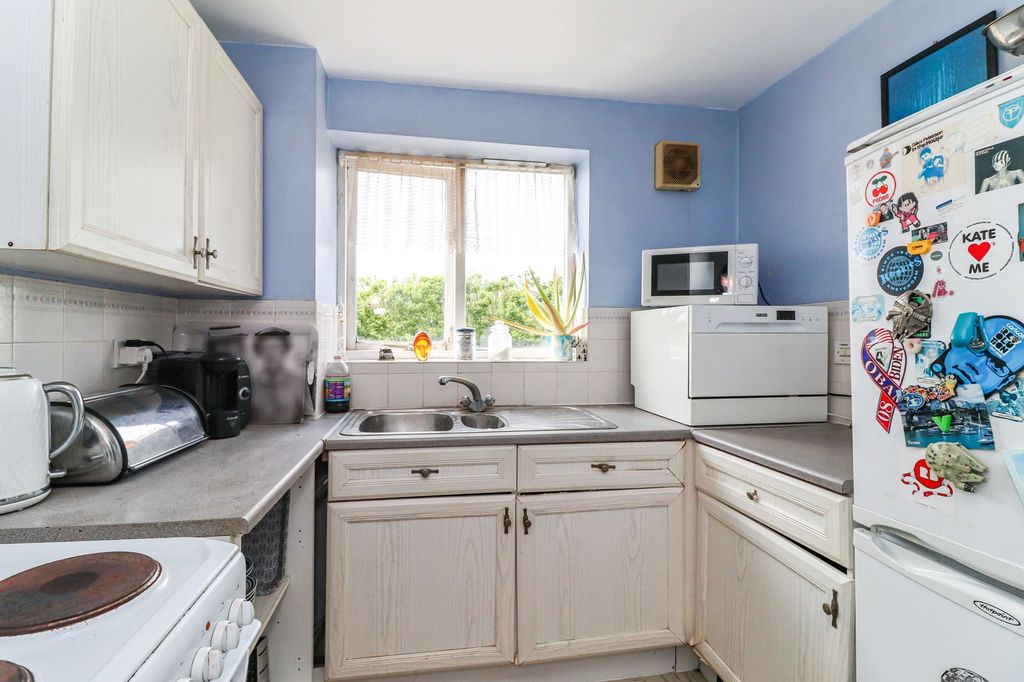 Property photo 2 of 12