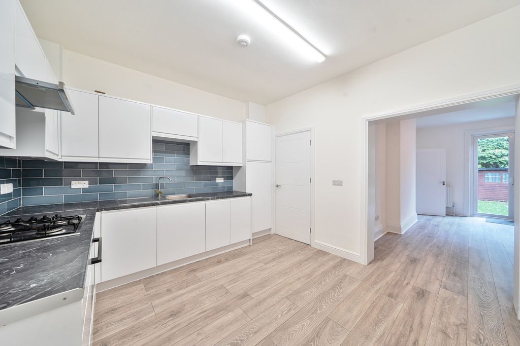 Property photo 2 of 22 1327877-22-6888E0...