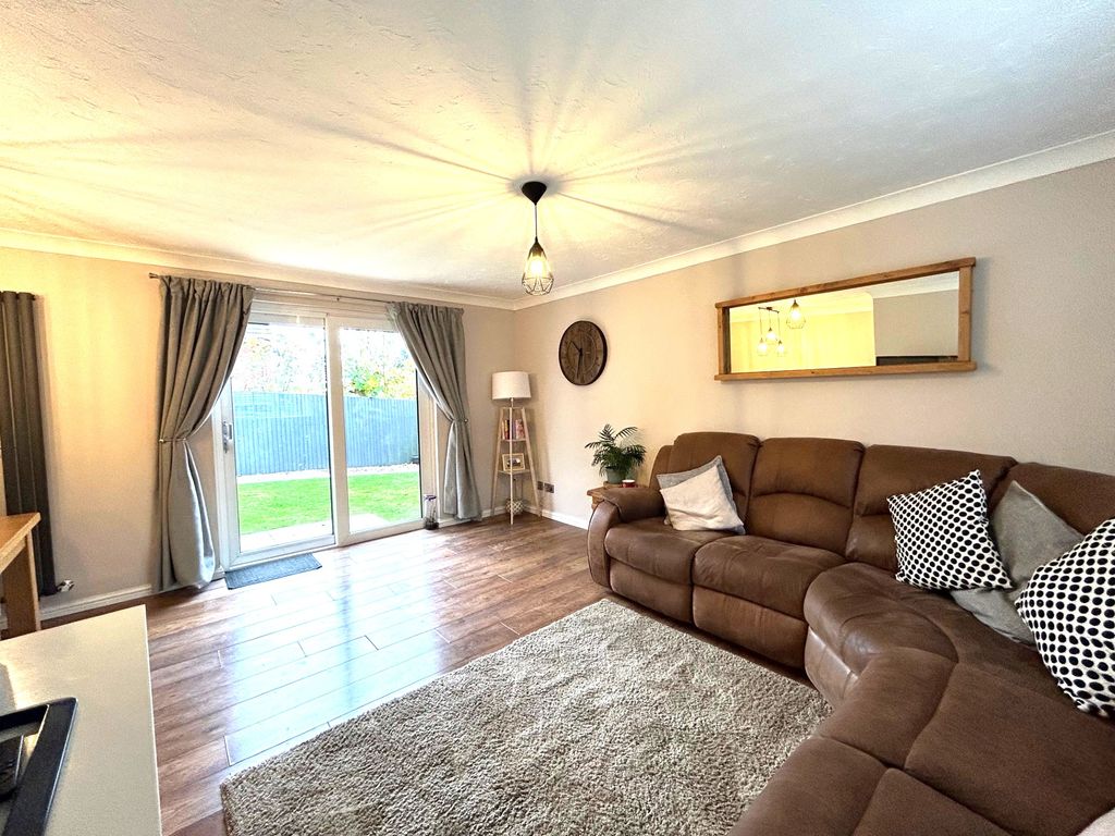 Property photo 3 of 20 Lounge Dining Room ( Image 3 )