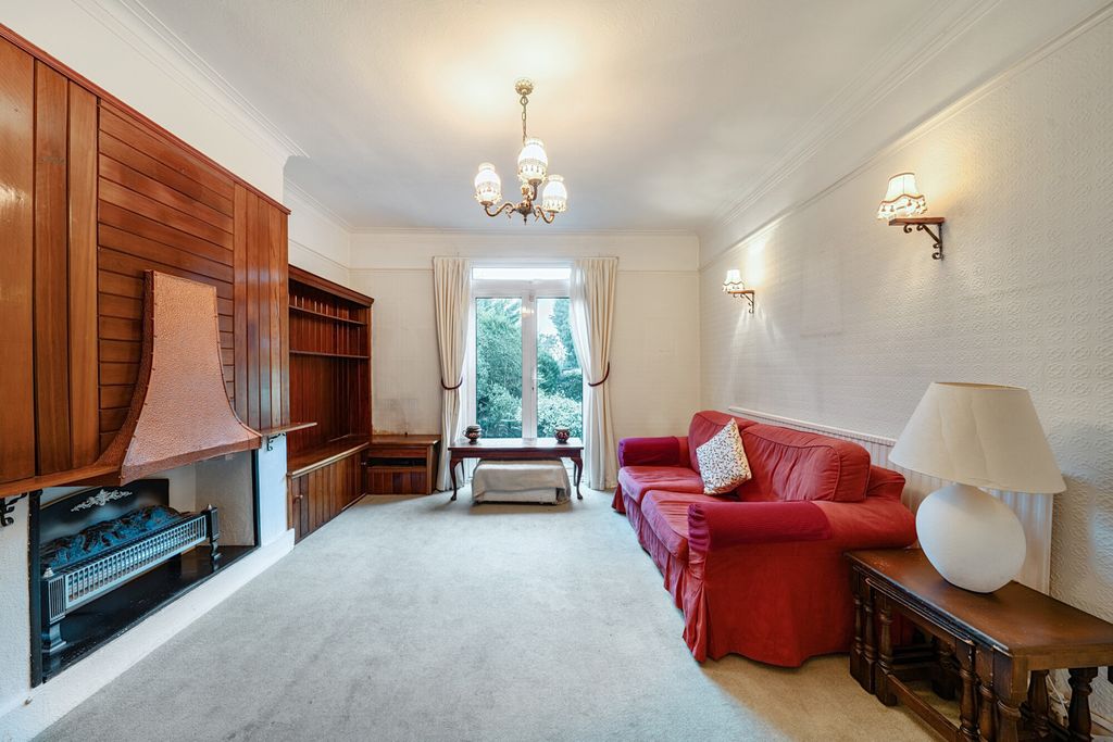 Property photo 2 of 21 1406260-10-698498...