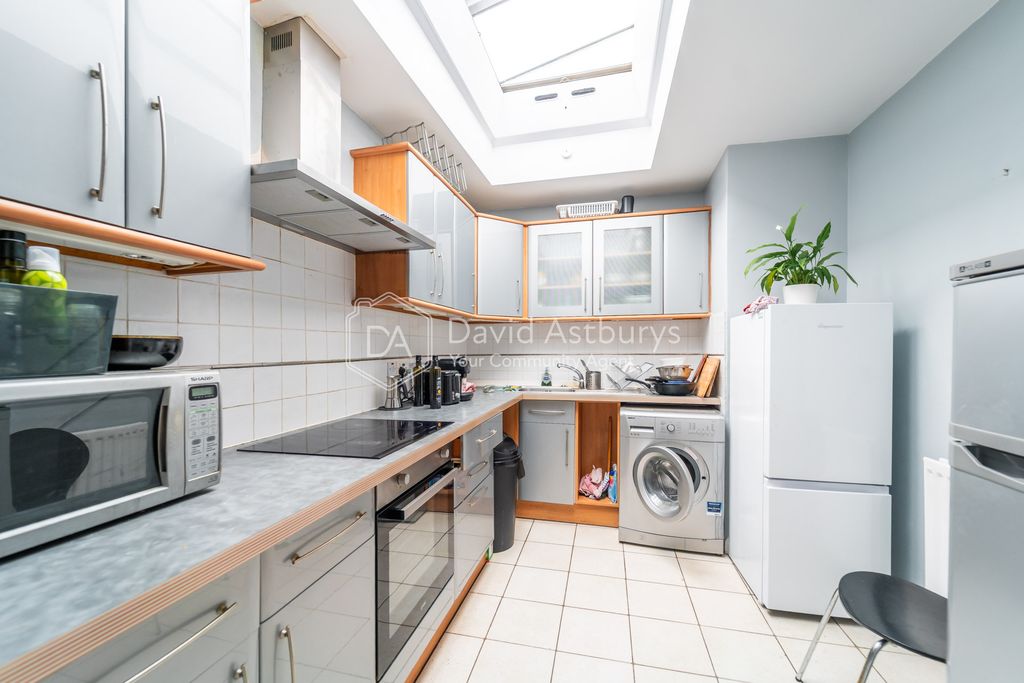 Property photo 1 of 9 Mba03543