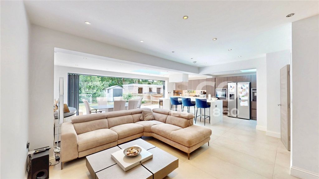 Property photo 2 of 28 Picture No. 29