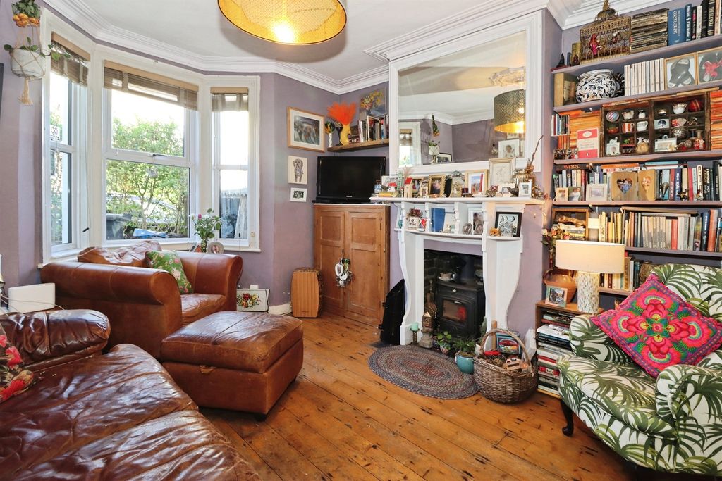 Property photo 3 of 18