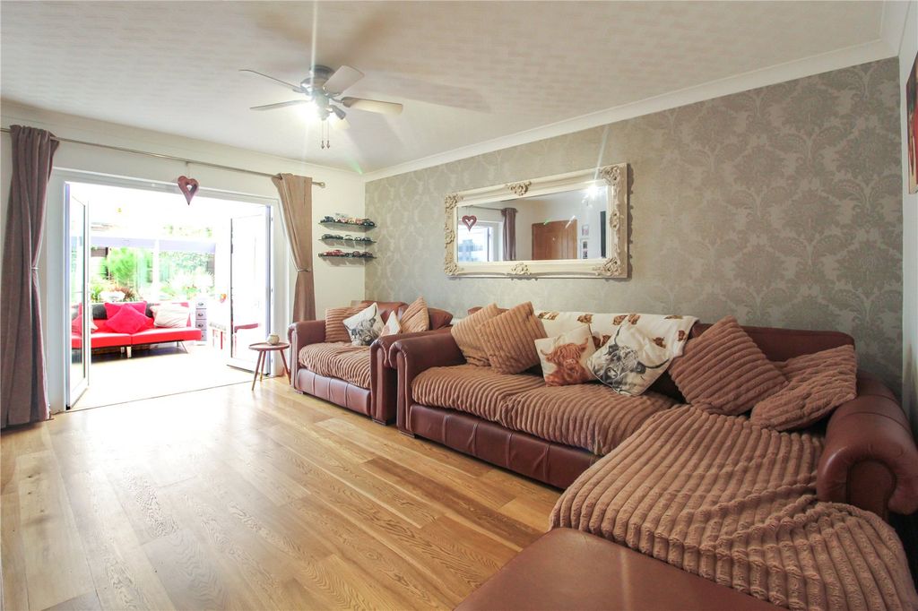 Property photo 2 of 19 Picture No. 10