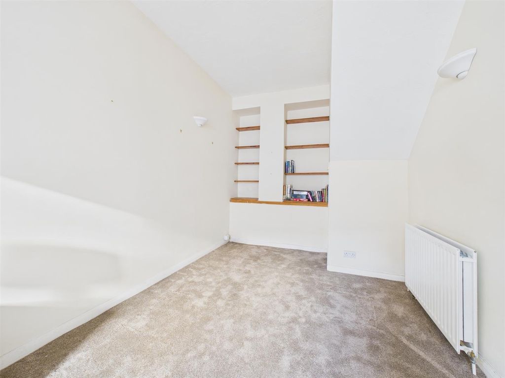 Property photo 3 of 11 Living Room