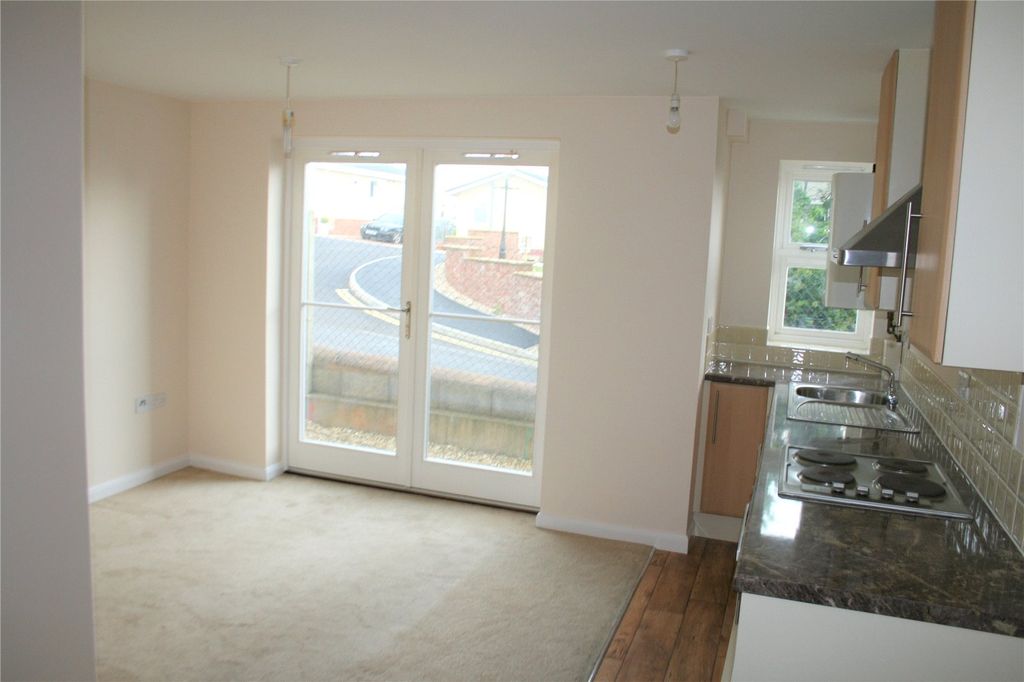 Property photo 2 of 6 Lounge/Kitchen