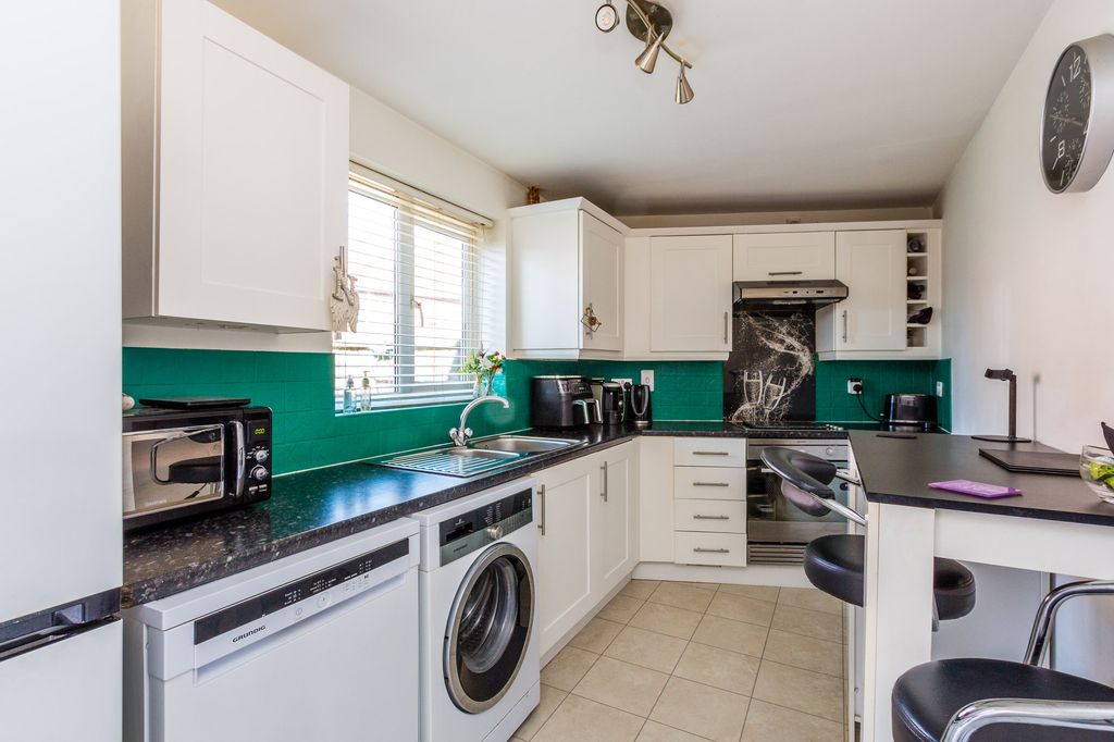 Property photo 3 of 15 Kitchen
