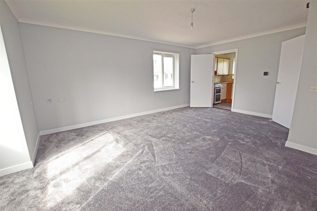 Property photo 3 of 7 Lounge