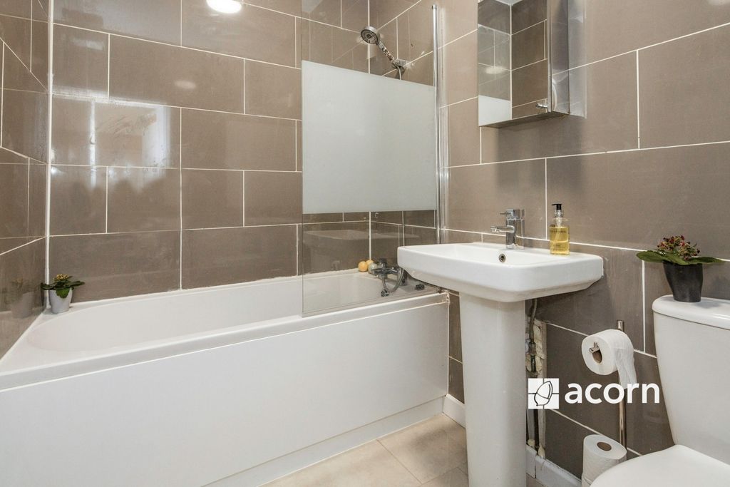 Property photo 2 of 10 4A05ba33-E011-F11...
