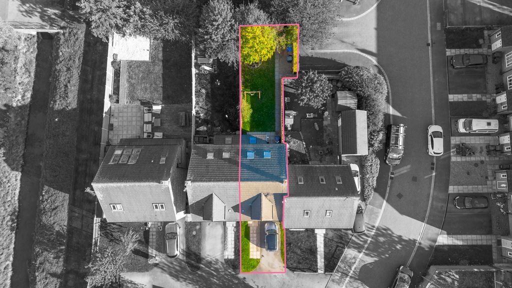 Property photo 2 of 22 22Moorlandway6