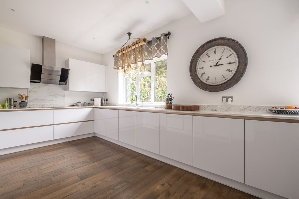 Property photo 2 of 39