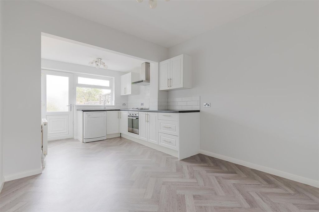Property photo 3 of 19 Kitchen Diner