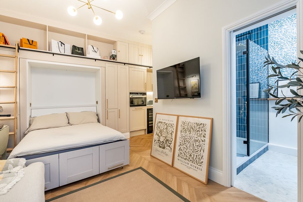 Property photo 2 of 12 Studio